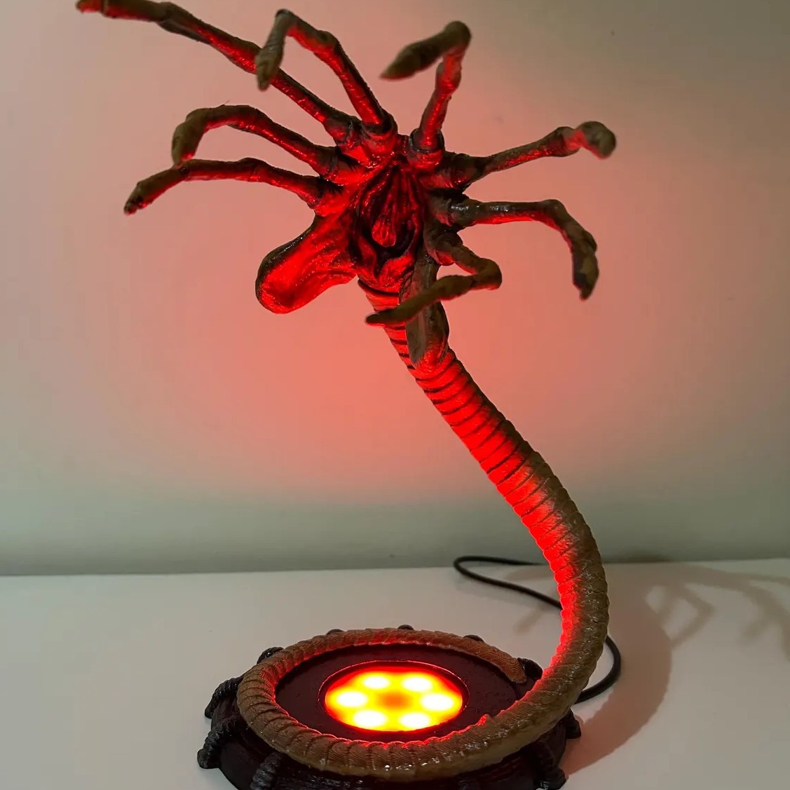 Alien Facehugger Lamp Nachtlam - Home Decor Halloween recensie en prijs